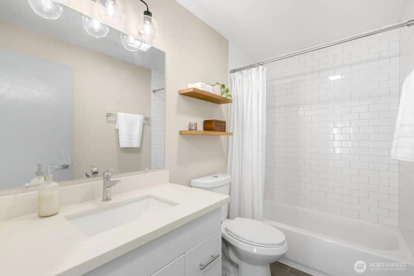Property photo for 10743 Fremont Avenue N, Seattle photo 14