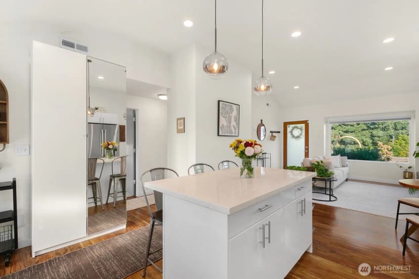 Property photo for 10743 Fremont Avenue N, Seattle photo 10