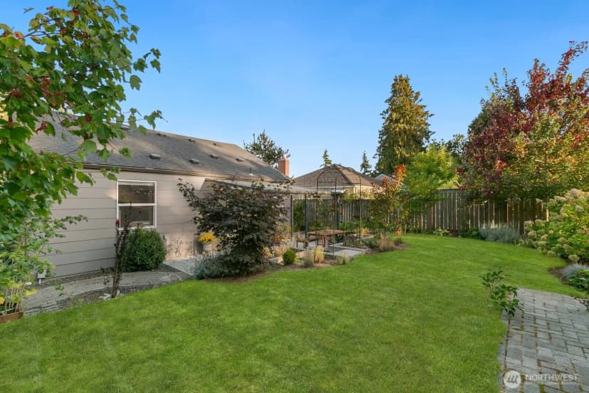 Property photo for 10743 Fremont Avenue N, Seattle photo 21