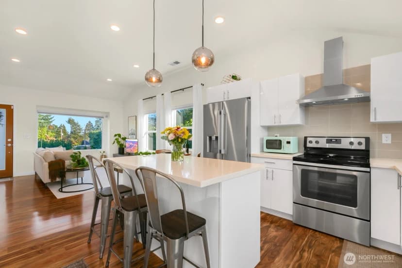 Property photo for 10743 Fremont Avenue N, Seattle photo 9