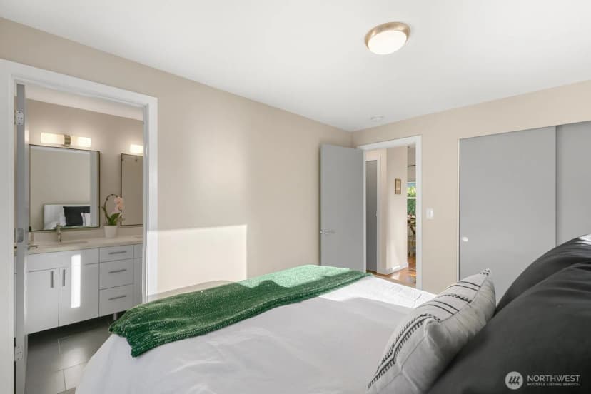 Property photo for 10743 Fremont Avenue N, Seattle photo 17