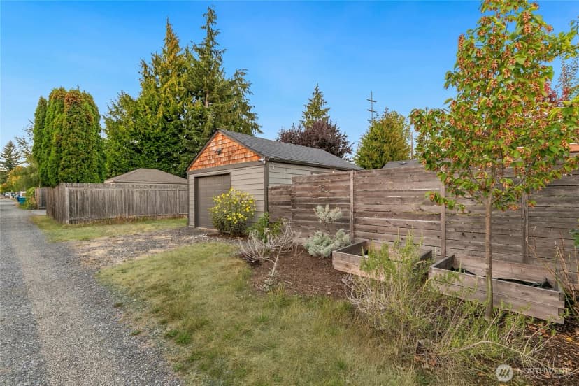 Property photo for 10743 Fremont Avenue N, Seattle photo 27