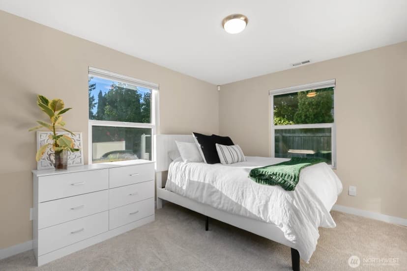 Property photo for 10743 Fremont Avenue N, Seattle photo 16