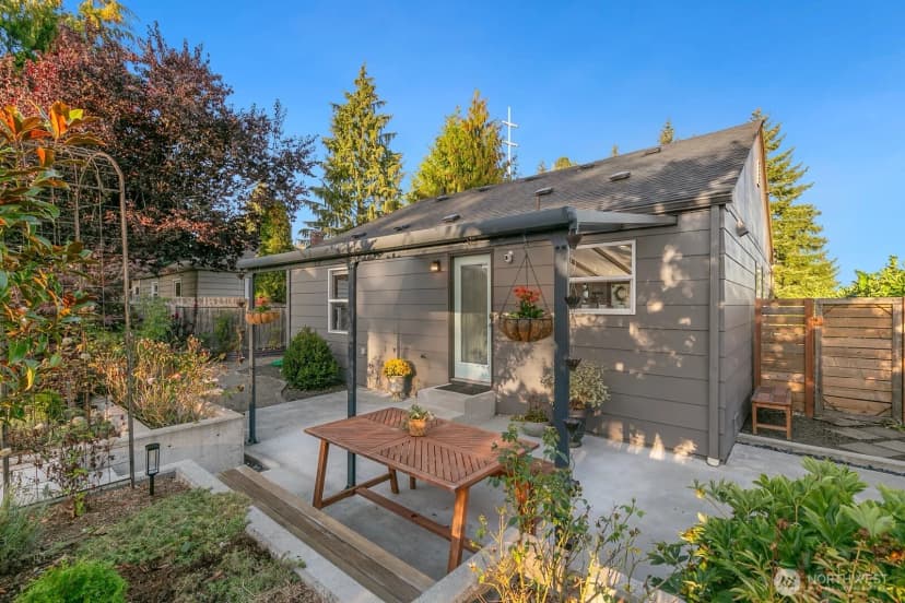 Property photo for 10743 Fremont Avenue N, Seattle photo 19