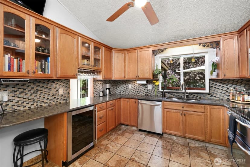 Property photo for 7523 30th Street W, University Place photo 9