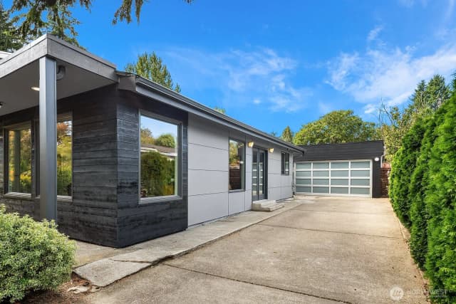 Property photo for 11519 17th Avenue Ne, Seattle photo 2