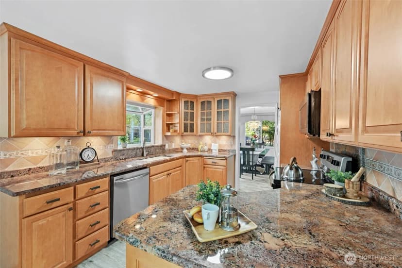 Property photo for 10828 Lake Steilacoom Drive Sw, Lakewood photo 5