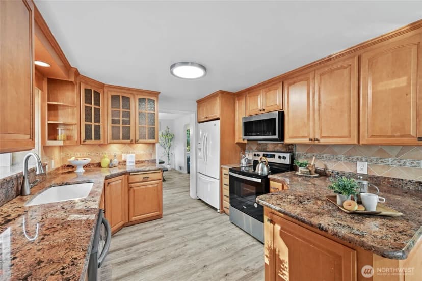 Property photo for 10828 Lake Steilacoom Drive Sw, Lakewood photo 3