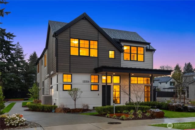 Property photo for 13104 Ne 103rd Place, Kirkland photo 2