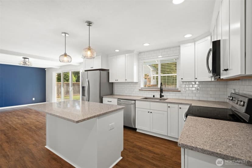Property photo for 6714 Topaz Drive Sw, Lakewood photo 13