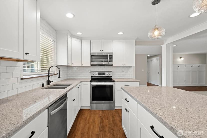 Property photo for 6714 Topaz Drive Sw, Lakewood photo 9