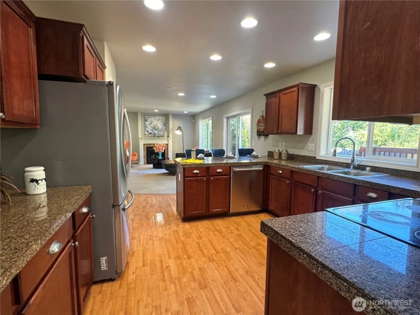 Property photo for 665 Blaine Court Ne, Renton photo 9