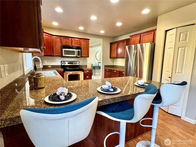 Property photo for 665 Blaine Court Ne, Renton photo 11