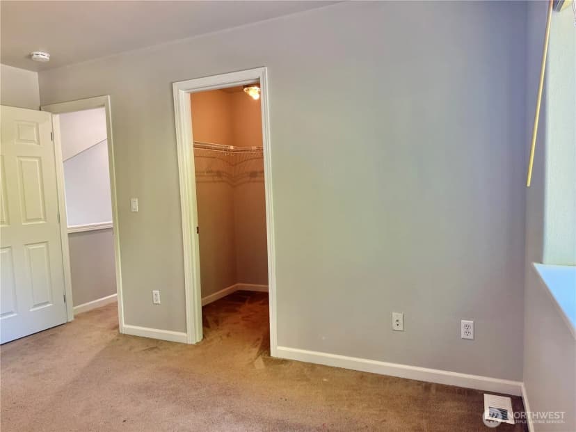 Property photo for 665 Blaine Court Ne, Renton photo 35