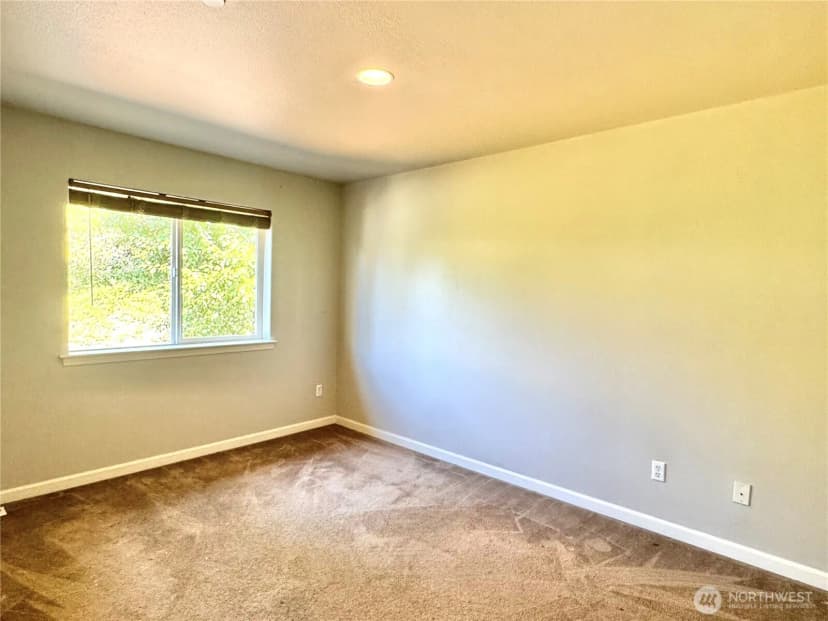 Property photo for 665 Blaine Court Ne, Renton photo 32