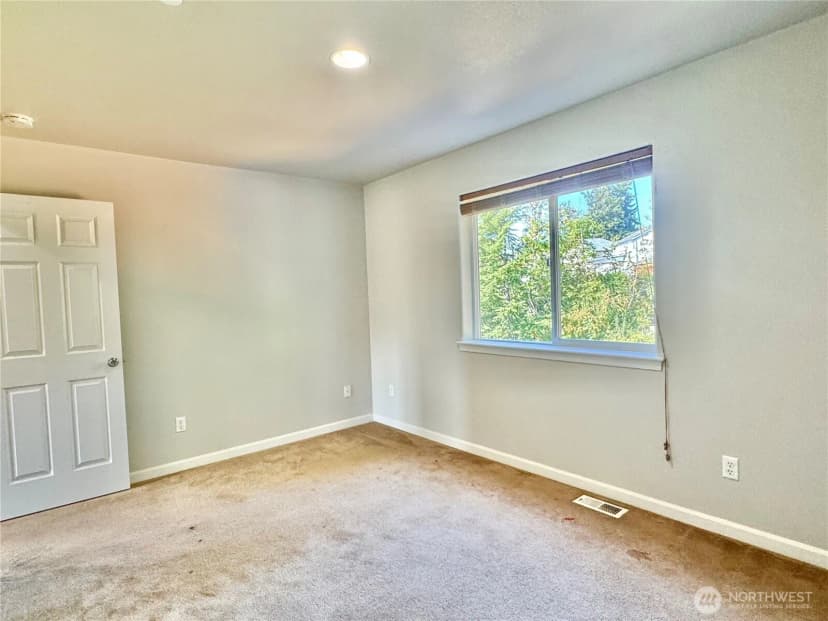 Property photo for 665 Blaine Court Ne, Renton photo 34