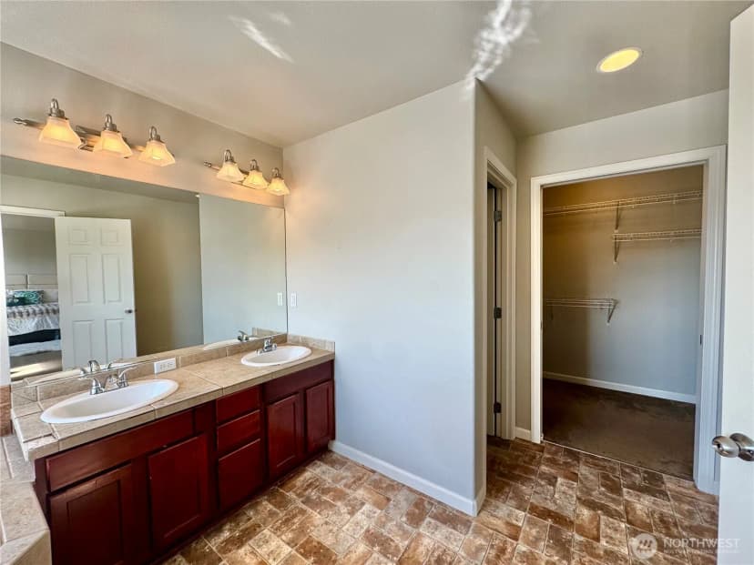 Property photo for 665 Blaine Court Ne, Renton photo 28