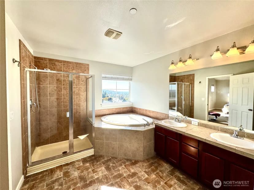 Property photo for 665 Blaine Court Ne, Renton photo 26