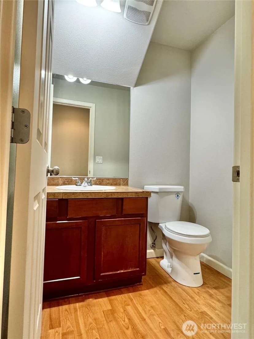 Property photo for 665 Blaine Court Ne, Renton photo 16