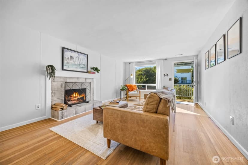 Property photo for 10332 Midvale Avenue N, Seattle photo 4