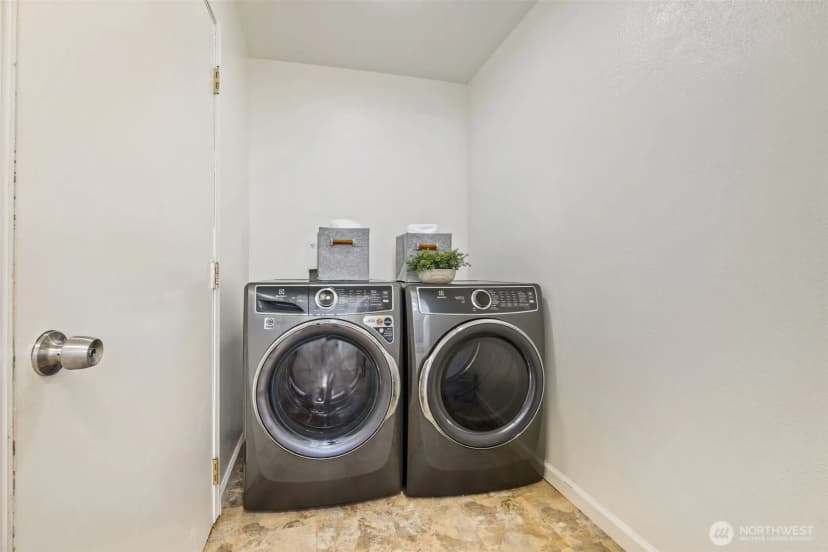 Property photo for 10332 Midvale Avenue N, Seattle photo 26