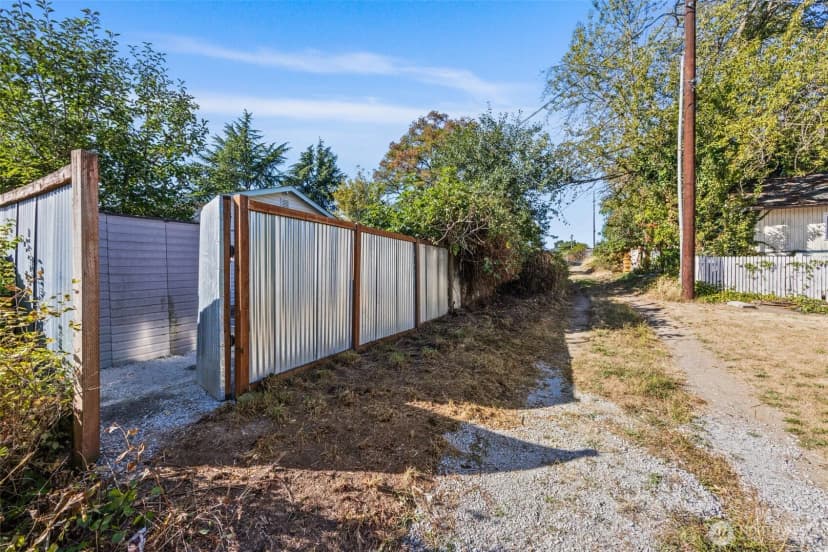 Property photo for 10332 Midvale Avenue N, Seattle photo 40