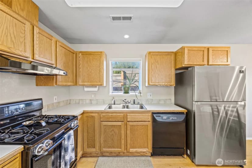 Property photo for 10332 Midvale Avenue N, Seattle photo 23