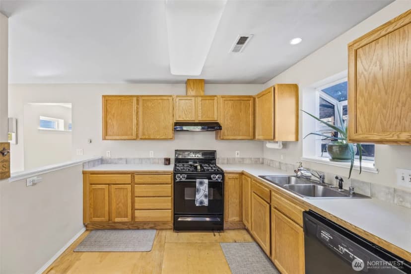 Property photo for 10332 Midvale Avenue N, Seattle photo 22