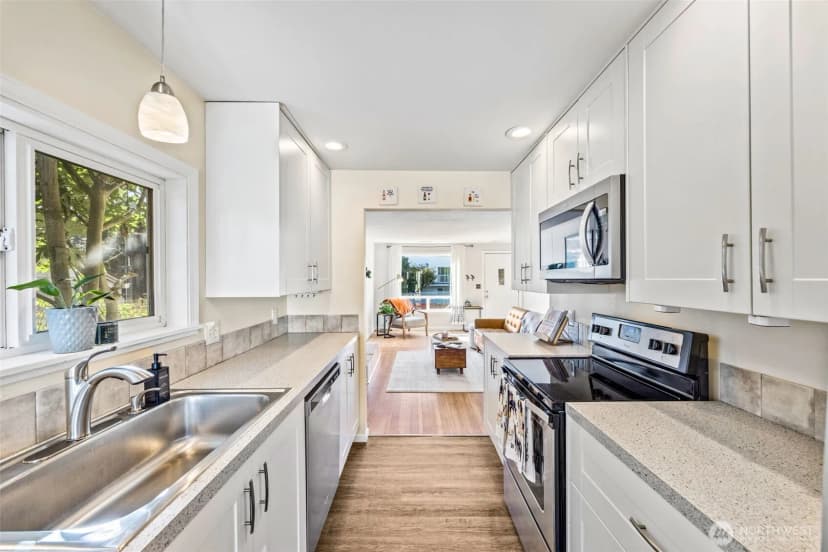 Property photo for 10332 Midvale Avenue N, Seattle photo 11