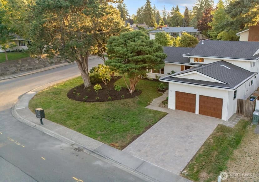Property photo for 915 145th Place Se, Bellevue photo 36