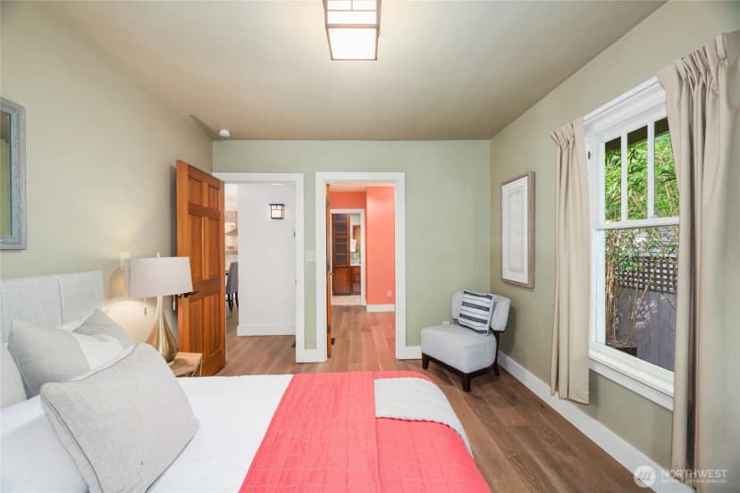 Property photo for 5435 45th Avenue Sw, Seattle photo 11