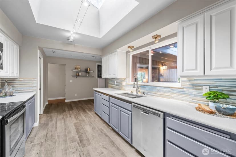 Property photo for 6709 76th Street W, Lakewood photo 9