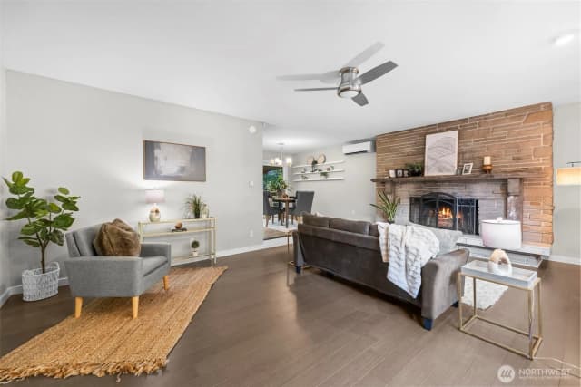 Property photo for 6709 76th Street W, Lakewood photo 4
