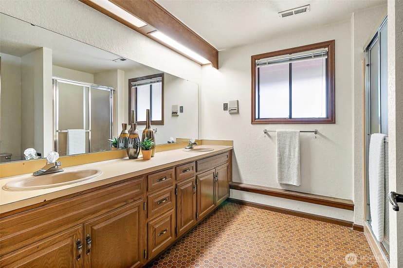 Property photo for 27110 46th Avenue S, Kent photo 17