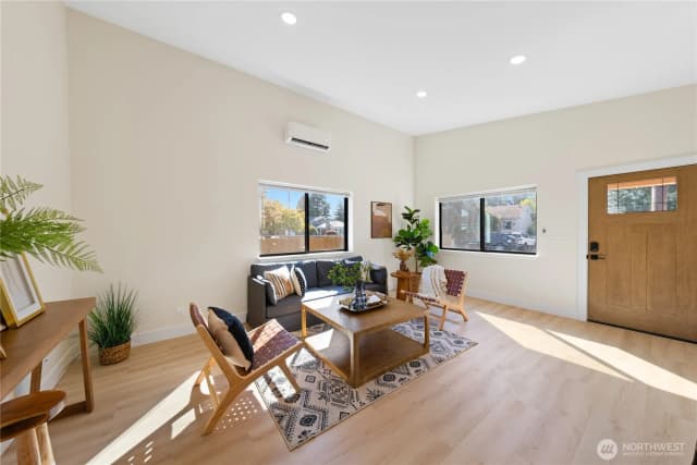 Property photo for 454 S Regent Street, Burlington photo 5