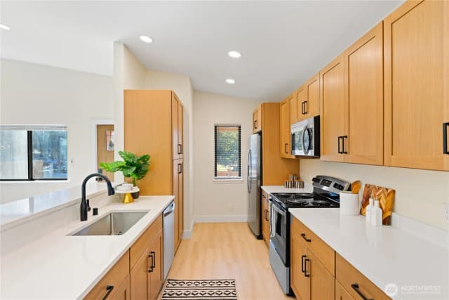 Property photo for 454 S Regent Street, Burlington photo 2