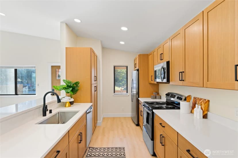 Property photo for 454 S Regent Street, Burlington photo 2