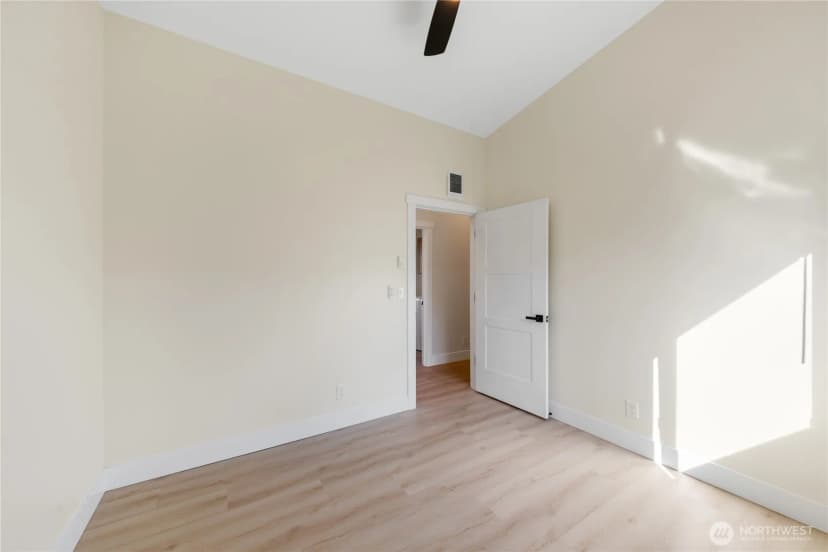 Property photo for 454 S Regent Street, Burlington photo 21