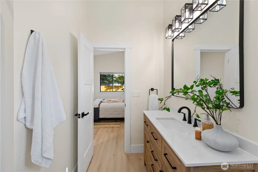 Property photo for 454 S Regent Street, Burlington photo 17