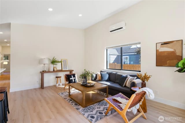 Property photo for 454 S Regent Street, Burlington photo 4