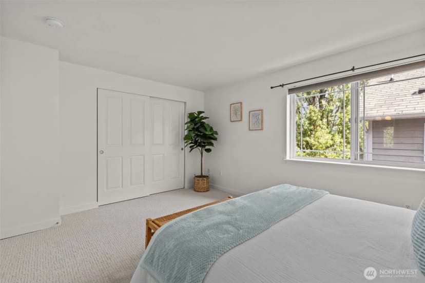 Property photo for 12311 Roosevelt Way Ne #b, Seattle photo 22