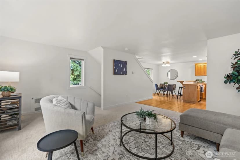 Property photo for 12311 Roosevelt Way Ne #b, Seattle photo 7