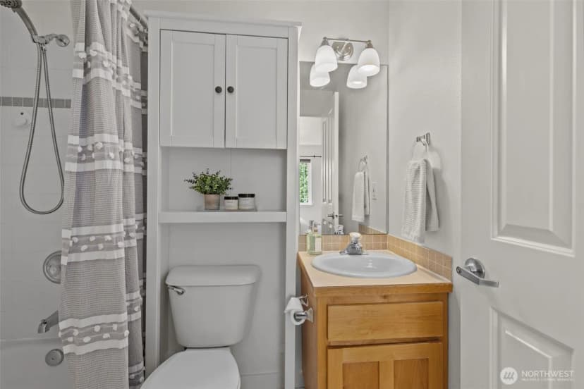 Property photo for 12311 Roosevelt Way Ne #b, Seattle photo 24