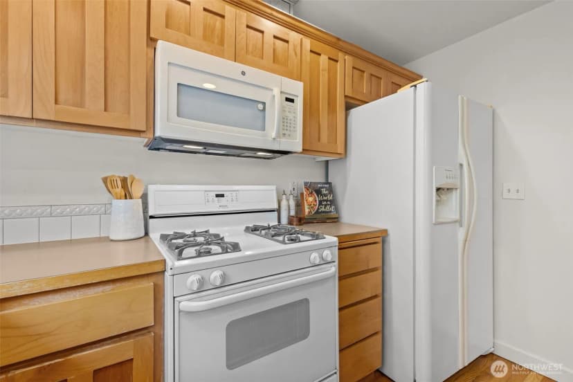 Property photo for 12311 Roosevelt Way Ne #b, Seattle photo 12