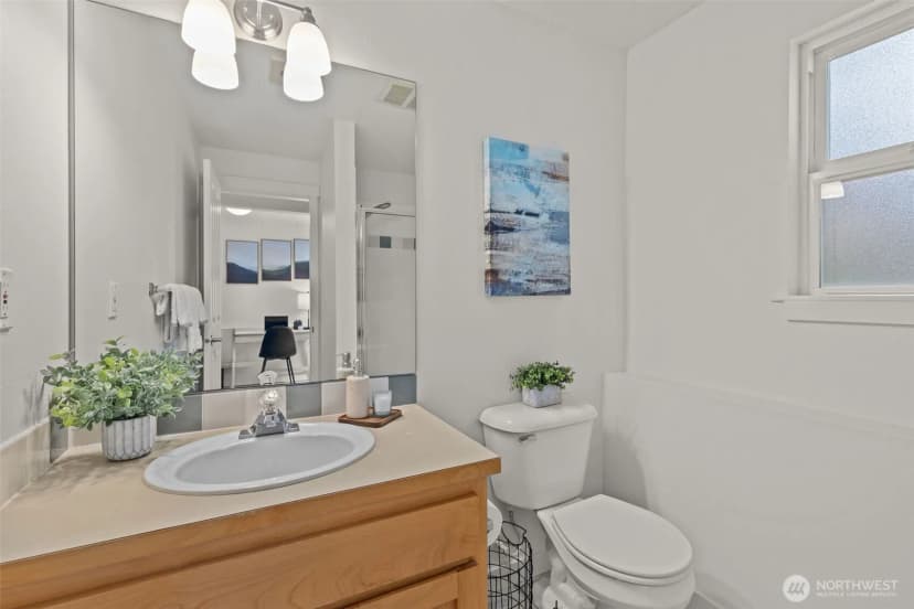Property photo for 12311 Roosevelt Way Ne #b, Seattle photo 32