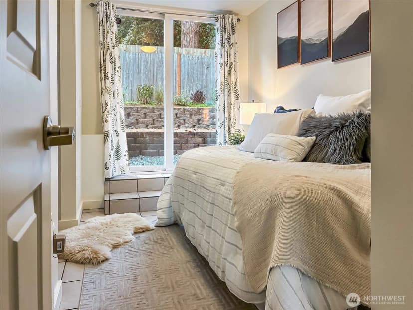 Property photo for 12311 Roosevelt Way Ne #b, Seattle photo 30