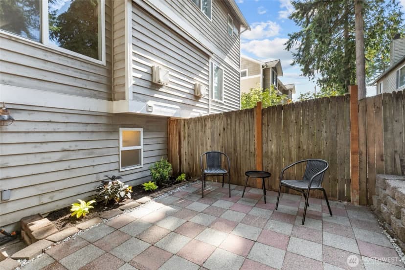Property photo for 12311 Roosevelt Way Ne #b, Seattle photo 34