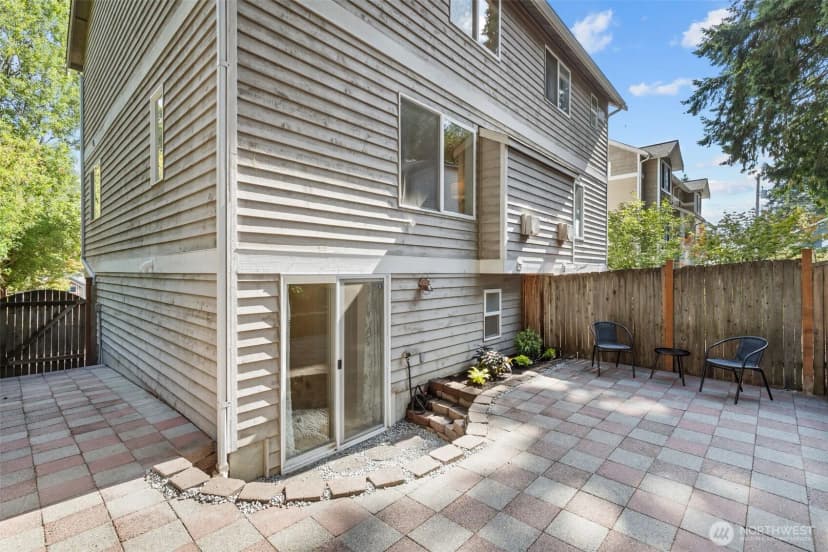 Property photo for 12311 Roosevelt Way Ne #b, Seattle photo 33