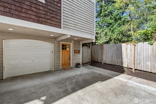 Property photo for 12311 Roosevelt Way Ne #b, Seattle photo 2