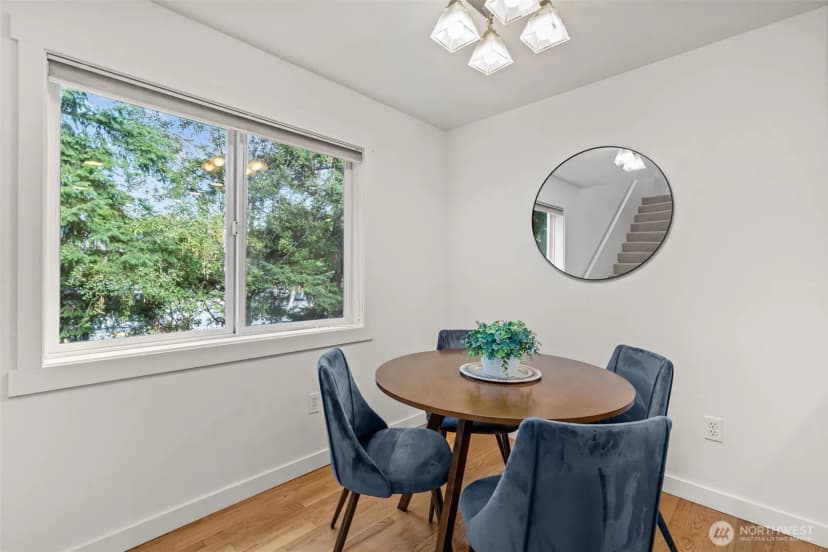 Property photo for 12311 Roosevelt Way Ne #b, Seattle photo 14